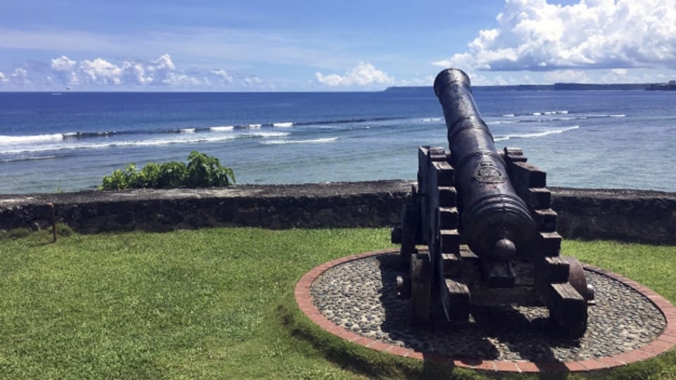 Ein altes Geschütz auf der Pazifikinsel von Guam.