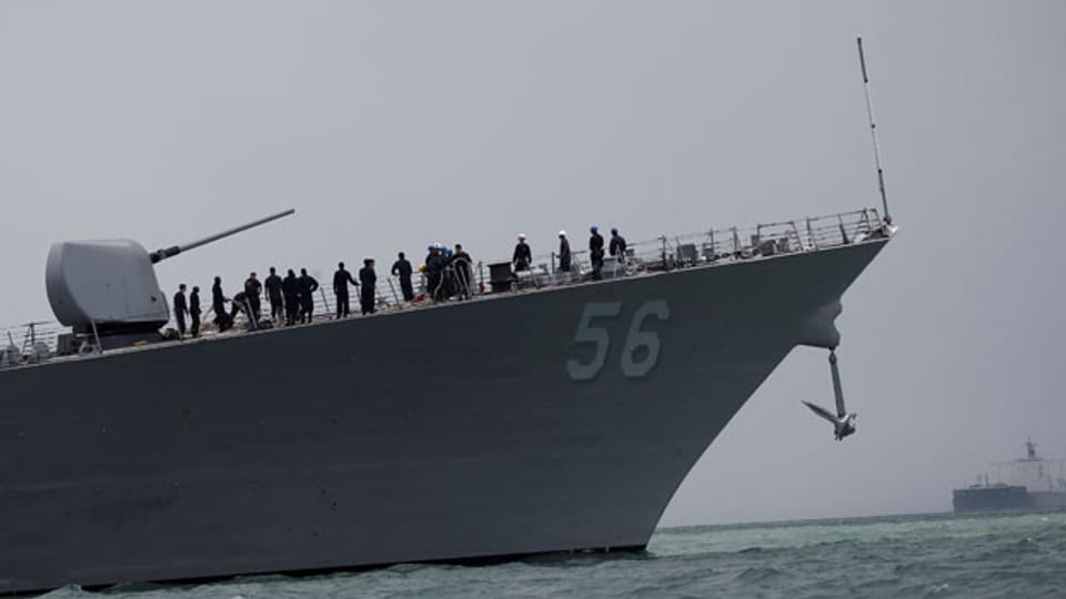 Nach der Kollision mit einem Öltanker ist das Kriegsschiff «USS John S McCain» in Singapur angekommen.