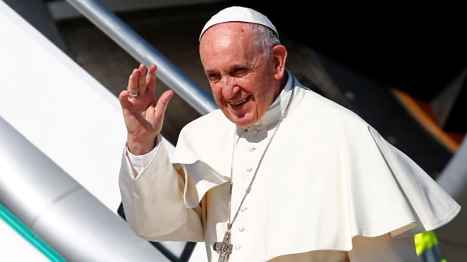Papst Franziskus besucht Kolumbien. Nach mehr als 50 Jahren Konflikt will er den Friedensprozess stärken.