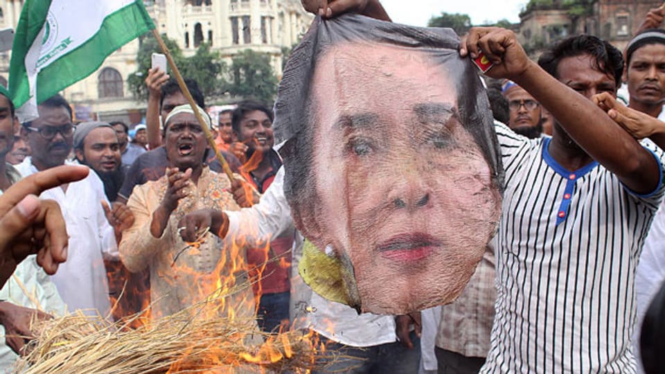 Rohingya protestieren gegen Aung San Suu Kyi.