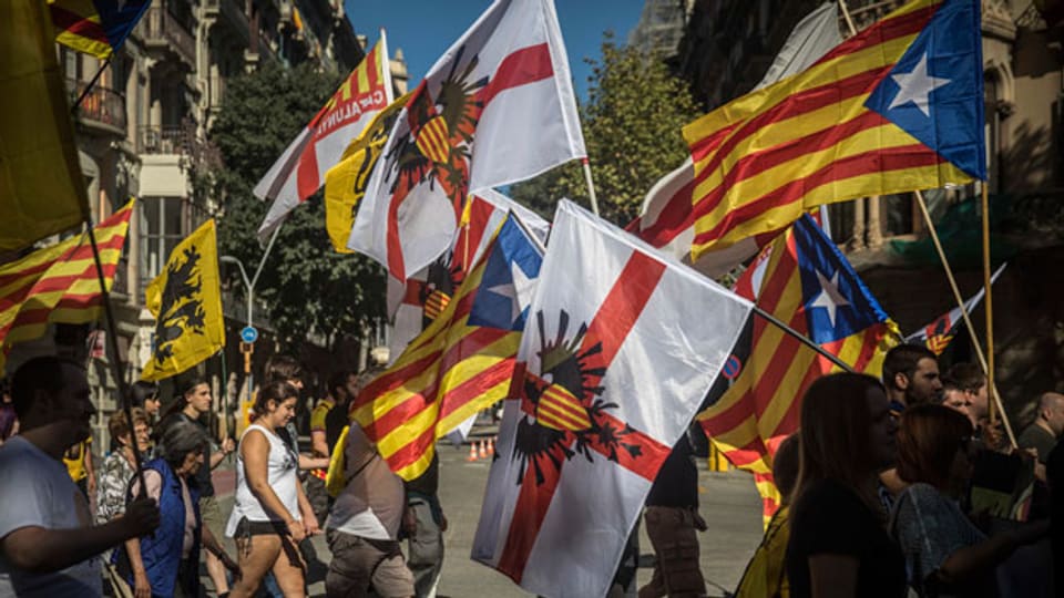 Demonstranten mit katalanischen Unabhängigkeitsflaggen am 11. September 2017 in Barcelona.