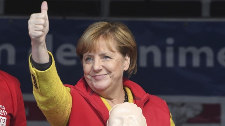 Angela Merkel - der Wahlkampf-Auftritt vor dem Sanitätszelt.