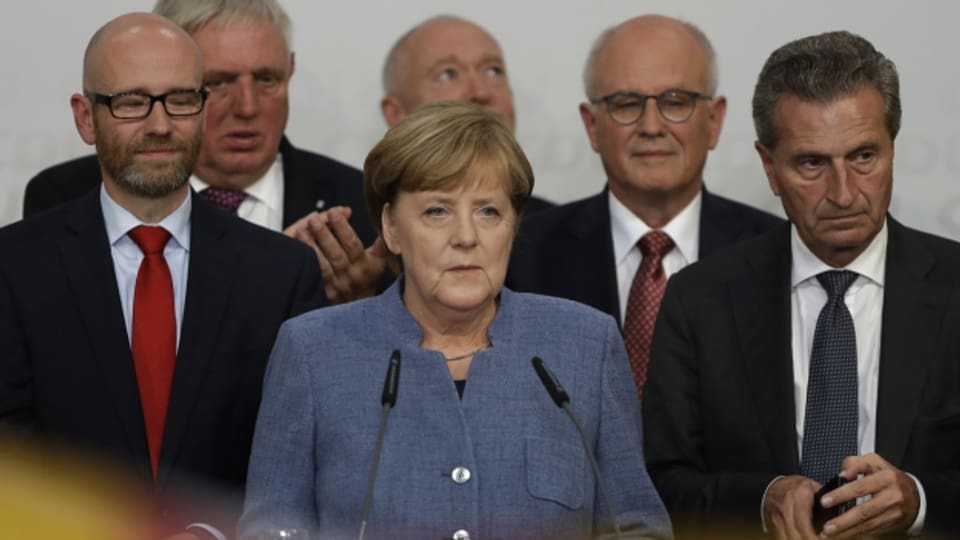 Kanzlerin Angela Merkel und ihre Parteiführung sind jetzt auf der Suche nach Koalitionspartnern.
