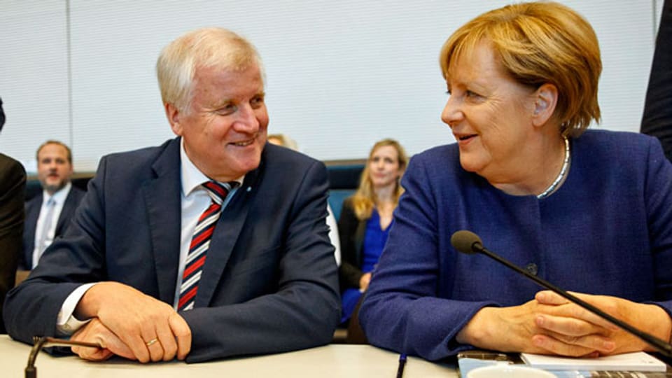 Die deutsche Bundeskanzlerin Angela Merkel (CDU) und Horst Seehofer Vorsitzender der CSU.