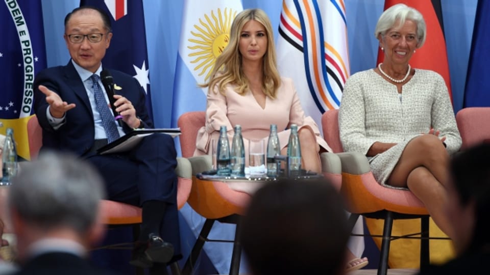 Die Tochter des US-Präsidenten Invanka Trump diskutiert mit den Chefs von Weltbank und Währungsfonds über Frauenförderung in der Wirtschaft.