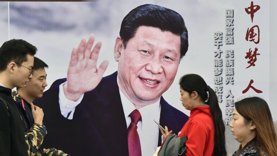 Xi Jinping: beliebt beim einfachen Volk, gefürchtet von Funktionären.