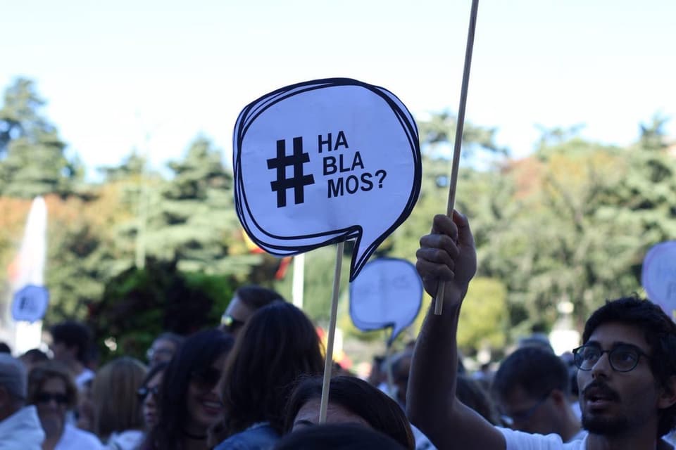 Demonstration der Initiative "Hablamos, parlem"