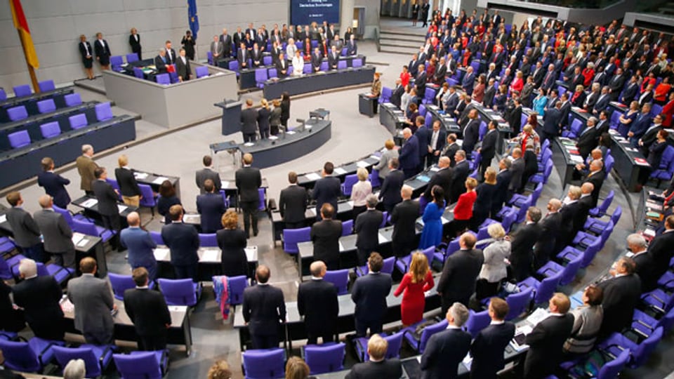 Der neue deutsche Bundestag ist in Berlin zur ersten Sitzung zusammengekommen.