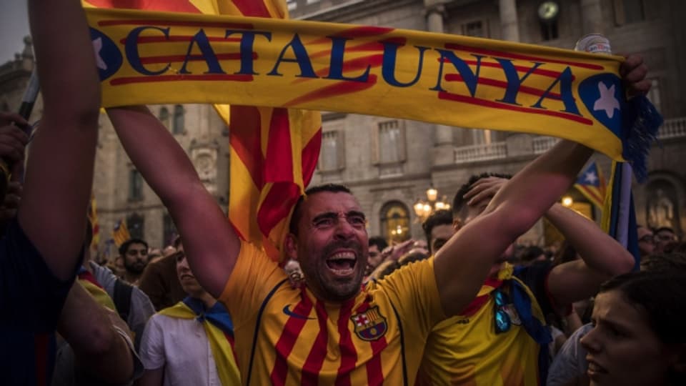 Befürworter der Unabhängigkeit Kataloniens feiern in Barcelona.