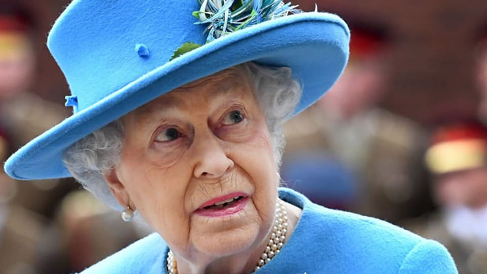 Das private Vermögen der britischen Königin, Elizabeth II., wird vom historischen Herzogtum Lancaster verwaltet. Die Paradise Papers dokumentieren Anlagen in der Höhe von zehn Millionen Pfund in den Cayman Inseln und in Bermuda.