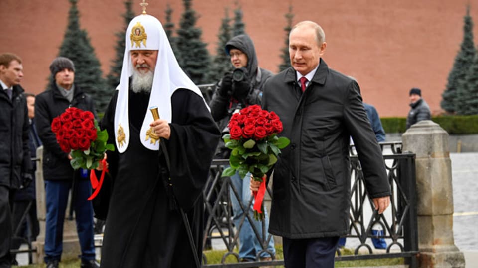 Wladimir Putin (rechts) und der russische Patriarch Kyrill bei der Einweihung des Denkmals.