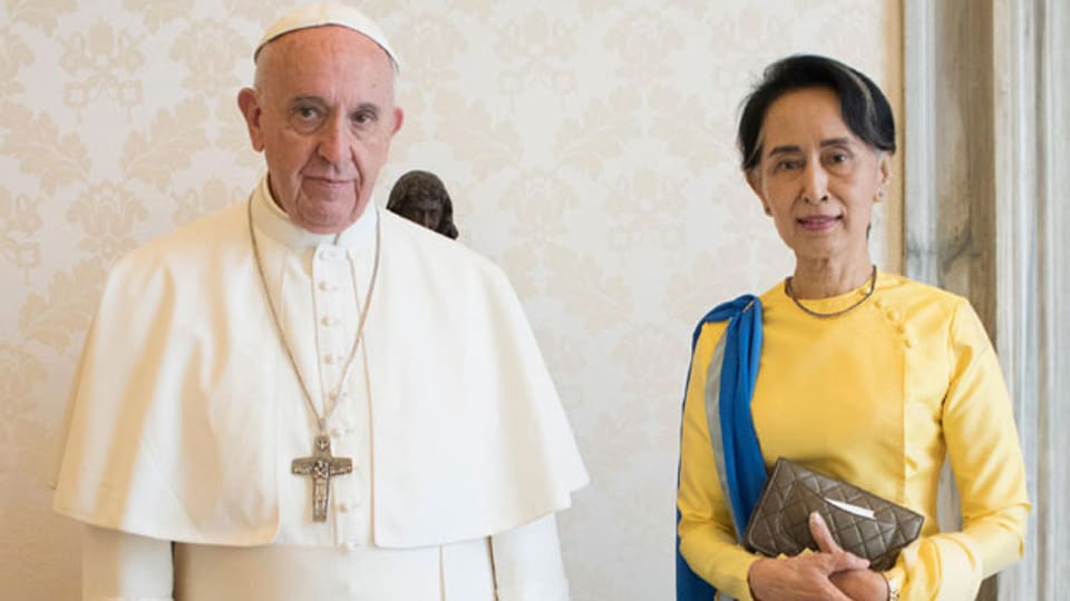 Papst Franziskus zu Besuch bei Aung San Suu Kyi in Burma.