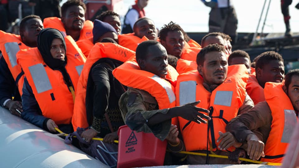 Boot mit Flüchtlingen.