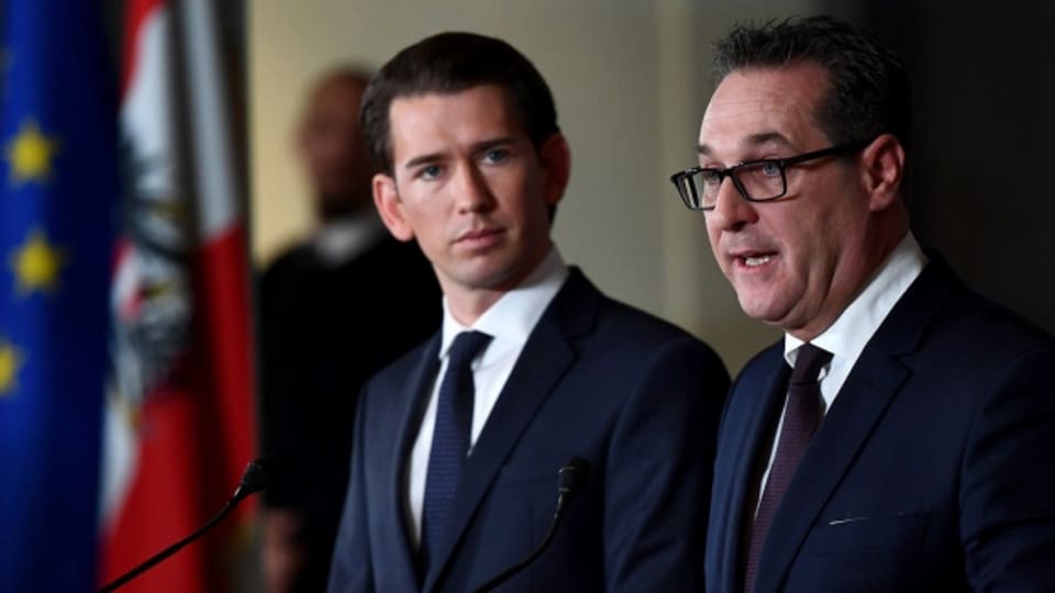 Sebastian Kurz (ÖVP) und Heinz-Christian Strache (FPÖ) stellen ihre Regierung vor.