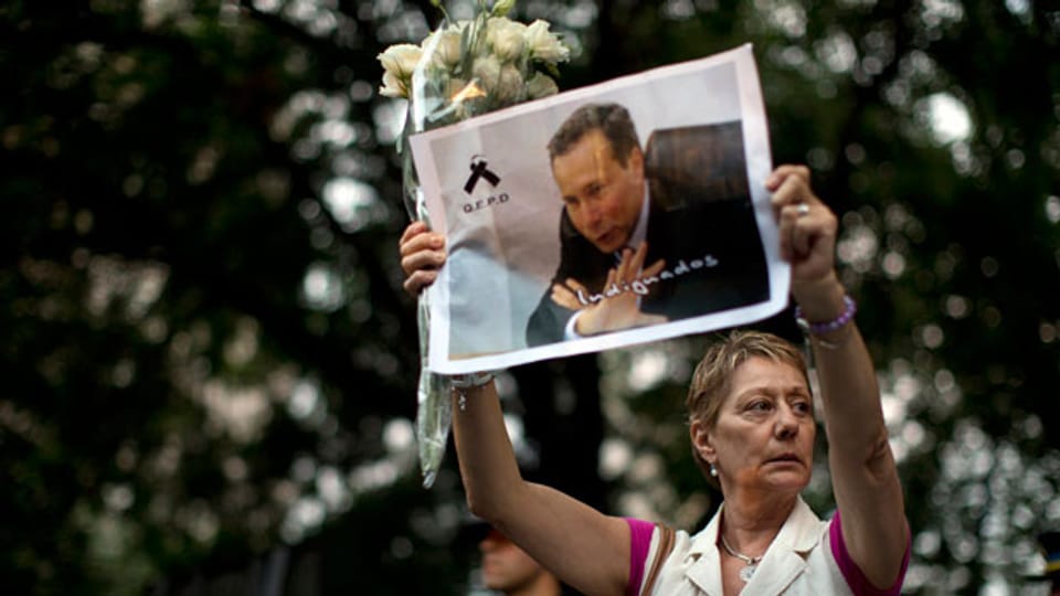Eine Frau mit dem Bild des toten Staatsanwalts Alberto Nisman am 28. Januar 2015.