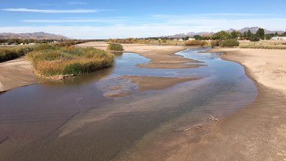 Der winterliche Rio Grande, im gestauten Zustand.
