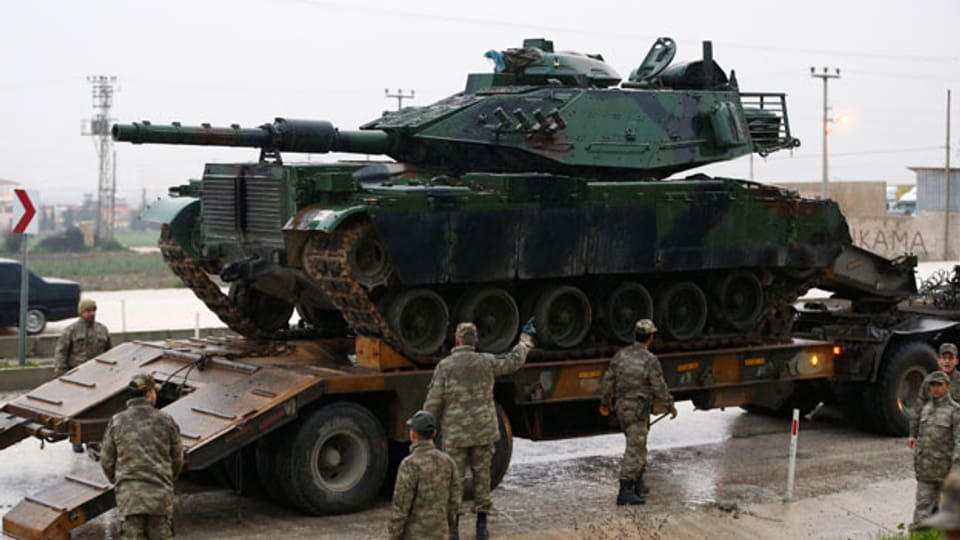 Ein türkischer Militärpanzer in der Armeebasis in der Grenzstadt von Reyhanli, nahe der türkisch-syrischen Grenze am 17. Januar 2018.