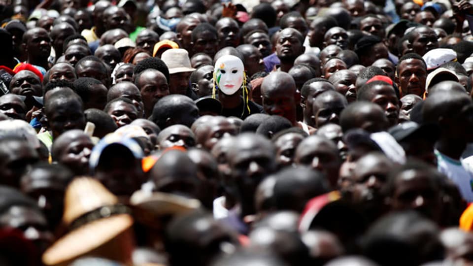 Zehntausende Menschen auf den Strassen in Nairobi, Kenia.