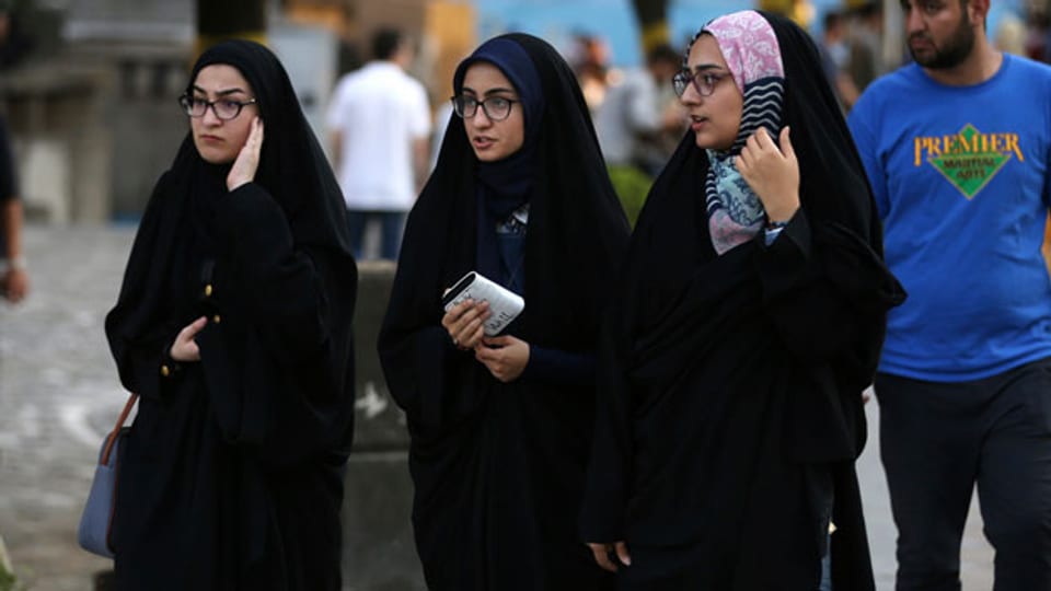 Das Tragen des Kopftuches ist für Frauen im Iran Pflicht.
