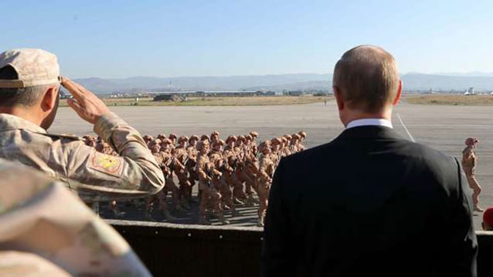 Für dreckige Operationen werden oft nicht offizielle russische Soldaten eingesetzt. Putin-Truppenbesuch in Syrien.