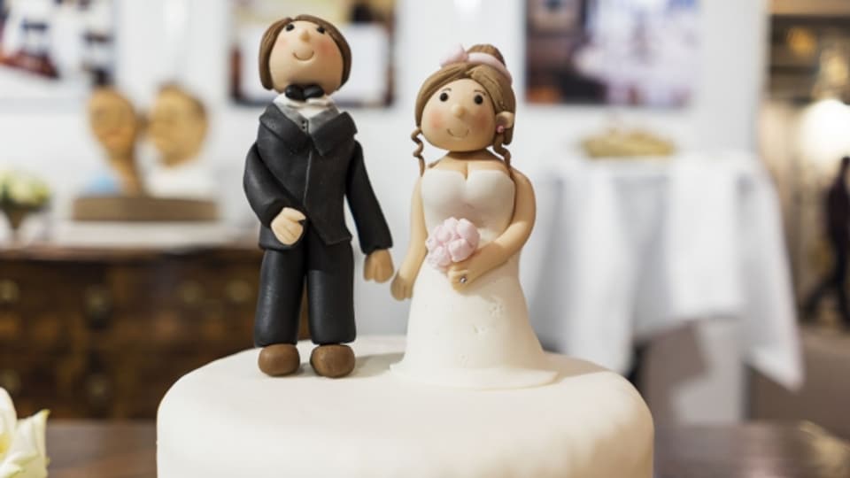 Verliebt, verlobt, steuerlich benachteiligt? Die Hochzeitstorte kommt manche Paare teuer zu stehen.