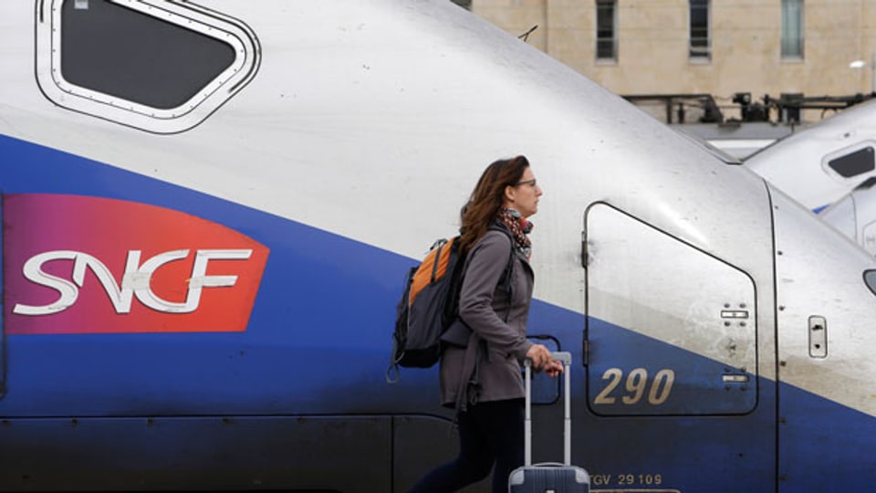 Der Streik bei der französischen Staatsbahn SNCF hat Berufspendler besonders in den Metropolen betroffen. TGV im Bahnhof Saint Charles in Marseille.