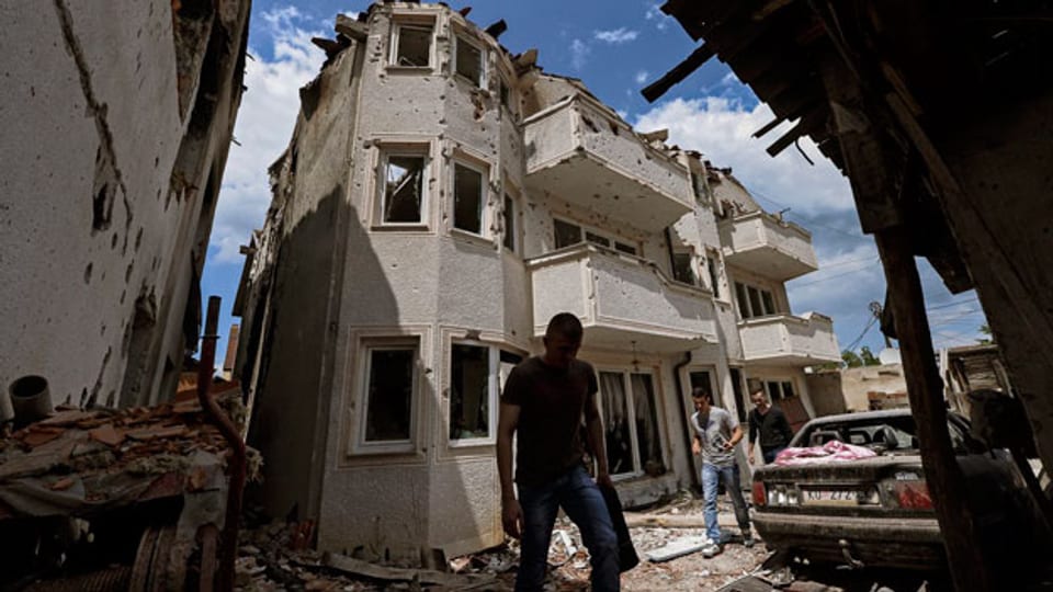 Zerstörte Häuser in der Stadt Kumanovo nach einem Gewaltausbruch zwischen der mazedonischen Polizei und einer bewaffneten Gruppe im Mai 2015.