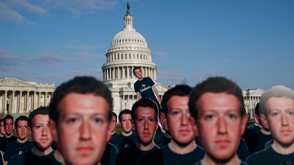 Viele «Zuckerbergs» vor dem Kapitol in Washington am 10. April 2018.