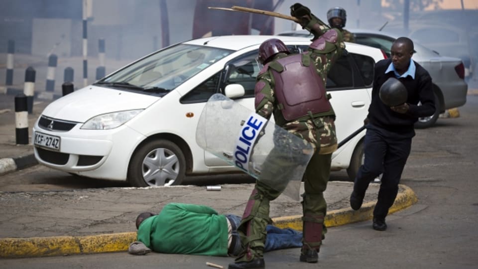 Gewalt in den Reihen der Polizei: hartes Vorgehen gegen Unterstützer des Oppositionsführers Raila Odinga bei den letztzen Präsidenschaftswahlen