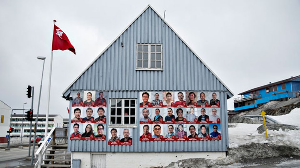 Wahlplakate für die bevorstehenden Kommunalwahlen am 24. April in Grönland.