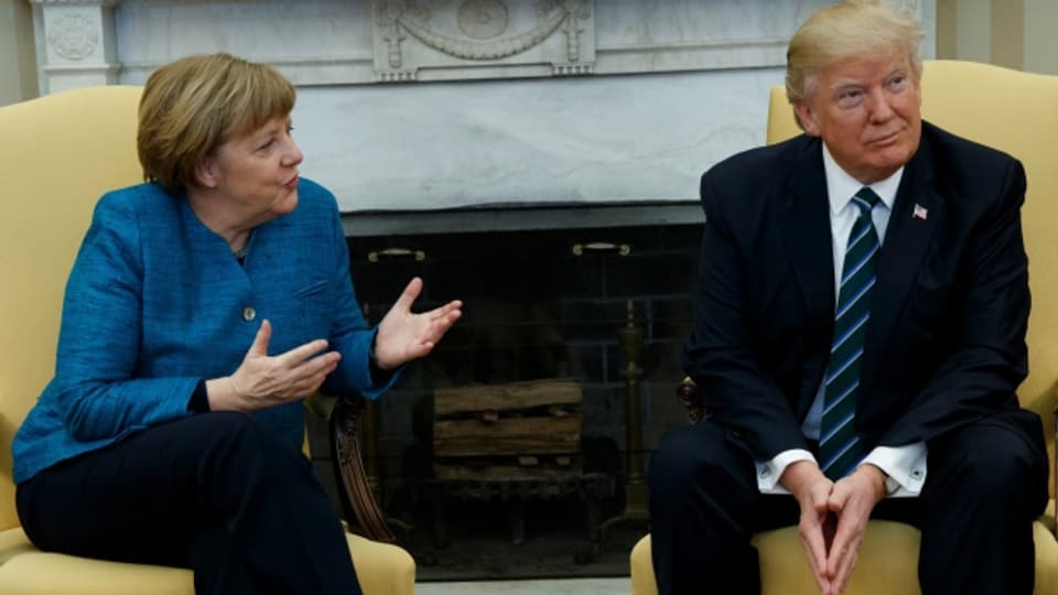 Klare Rollenverteilung: US-Präsident Trump hört die europäischen Forderungen an, bleibt aber hart.