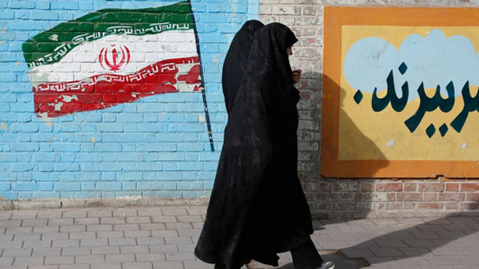 Zwei Frauen in Teheran, Iran.