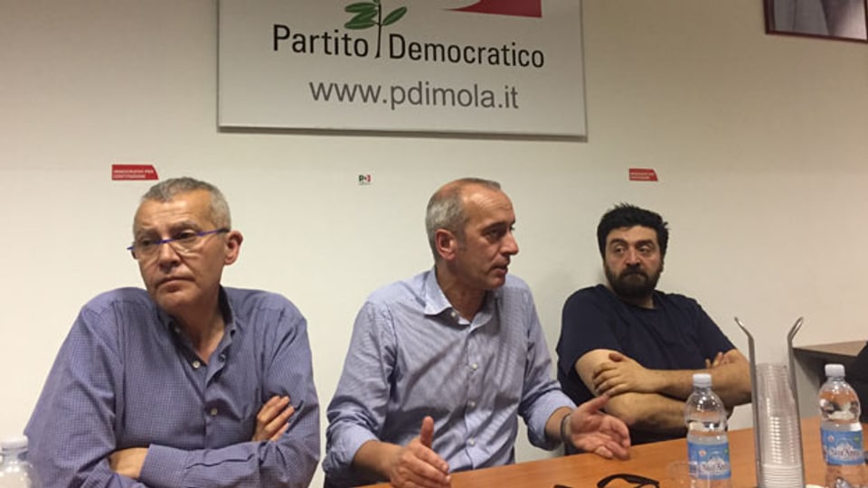 Katerstimmung vor den Wahlen: Der Sekretär des Partito Democratico von Imola, Marco Raccagna (Mitte), leitet eine Parteiversammlung.
