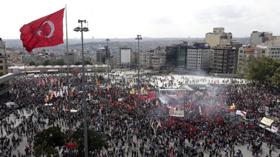 Vor fünf Jahren: Im Mai 2013 protestieren Tausende gegen die Regierung von Präsident Recep Tayyip Erdogan.