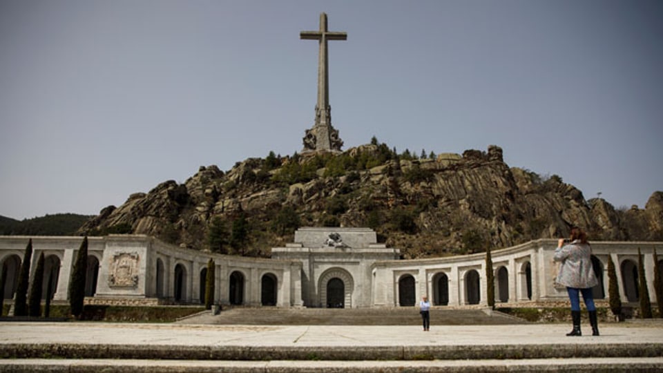 Das umstrittene Mausoleum im 50 Kilometer von Madrid entfernten Valle de los Caidos.