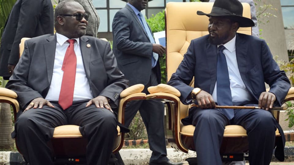 Riek Machar, ehemaliger Vizepräsident (links) und Salva Kiir, Präsident Südsudan.