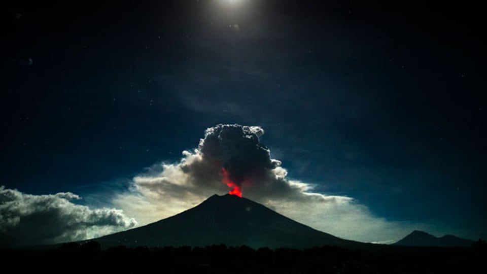 Der aktive Vulkan Agung auf Bali.