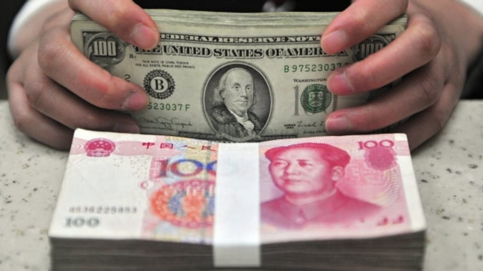 Die chinesische Währung Renminbi schwächelt - die Investoren flüchten in den Dollar.