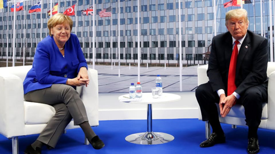 Bundeskanzlerin Angela Merkel mit US-Präsident Donald Trump am Nato-Gipfel in Brüssel.