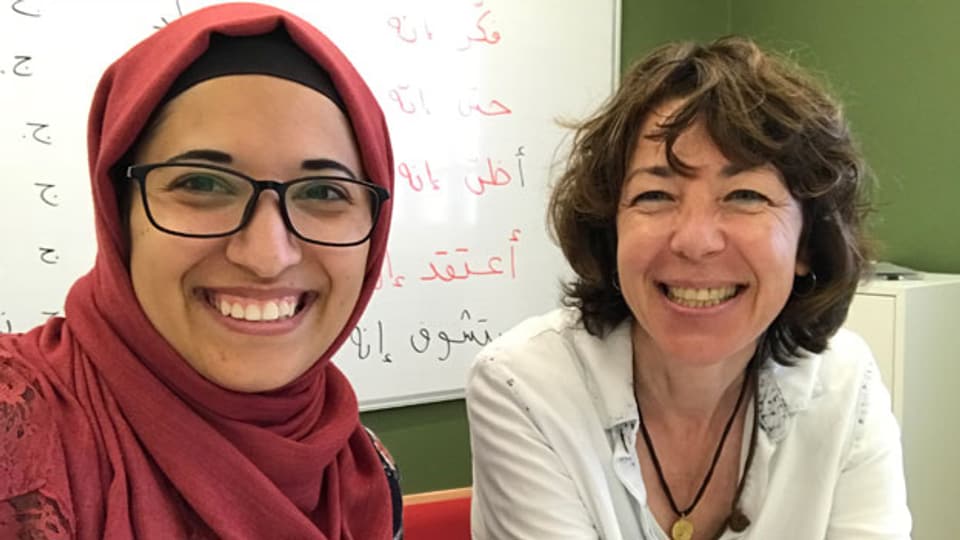 Nusaibah Hamad, Arabischlehrerin am Sijal Institute in Amman, und ihre Schülerin Susanne Brunner.