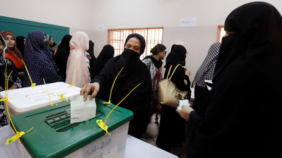 In Pakistan haben heute über 100 Millionen Stimmberechtigte ein neues Parlament gewählt.