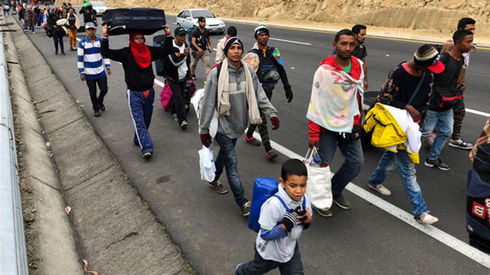 Flüchtlinge aus Venezuela auf dem Weg nach Peru.