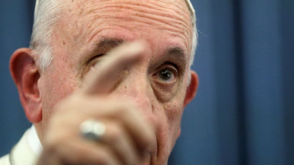 Papst Franziskus mahnt, die Rückschaffung von Hilfesuchenden zu überlegen.