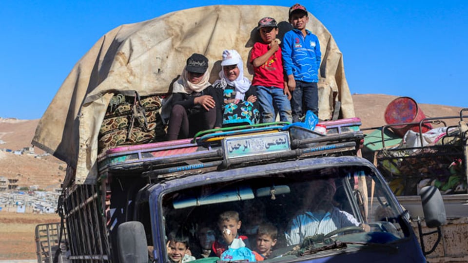 Syrische Flüchtlinge warten auf ihre Heimkehr nach Syrien.