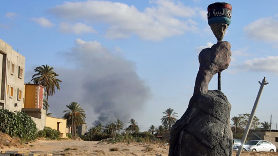 Rauch über Tripolis nach schweren Zusammenstössen zwischen rivalisierenden Fraktionen.