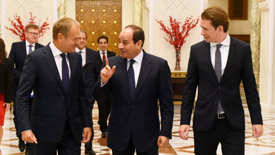 Der ägyptische Präsident Abdel Fattah al-Sisi (Mitte),  EU-Ratspräsident Donald Tusk (links) und der österreichische Bundeskanzler Sebastian Kurz trafen sich am 16. September in Kairo.