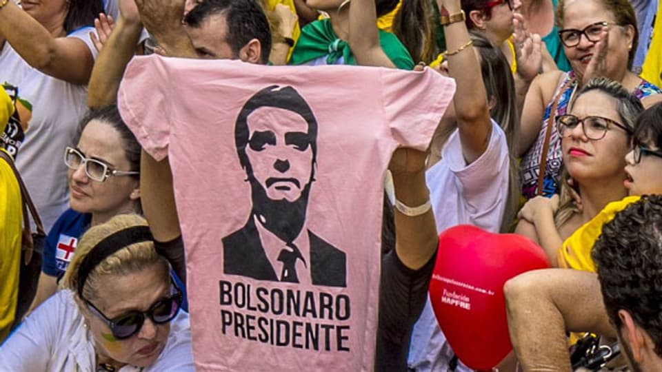 Jair Bolsonaro ist einer, der fast nur politisch Unkorrektes von sich gibt. Fans von Jair Bolsonaro in Sao Paolo.