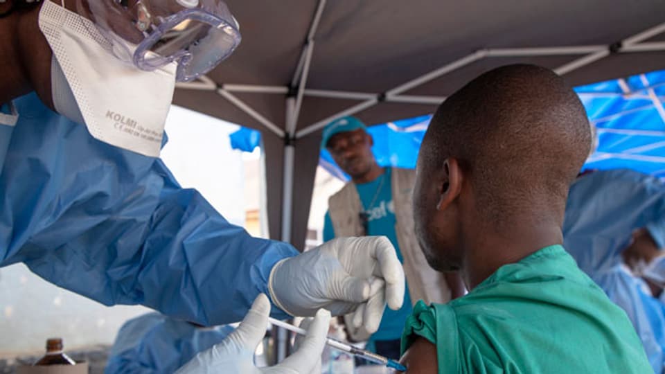 Im Kongo werden Menschen gegen Ebola geimpft.