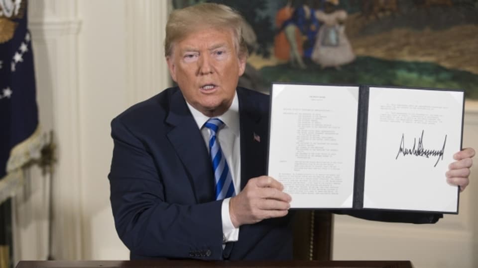 Im Mai kündigte Präsident Trump einseitig das internationale Atomabkommen mit Iran, der «schlechteste Deal aller Zeiten», wie er sagte.  Seit heute früh ist die zweite Welle amerikanischer Sanktionen in Kraft. Sie treffen die iranische Wirtschaft ins Mark.