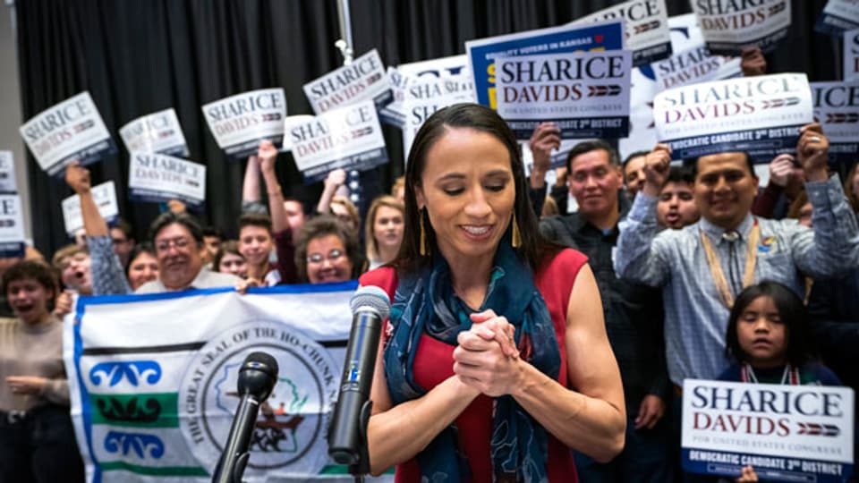 Die Demokratin Sharice Davids nach ihrem Wahlsieg anlässlich der Midterms in den USA.
